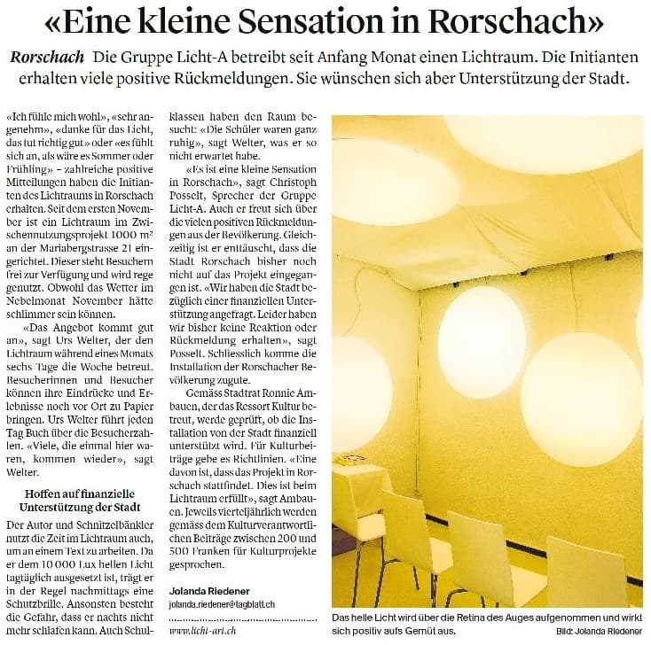 Zeitungsartikel aus dem Tagblatt mit der Überschrift „Eine kleine Sensation in Rorschach“ über den Lichtraum der Gruppe Licht-A in Rorschach, mit einem Foto des gelblich beleuchteten Raums.